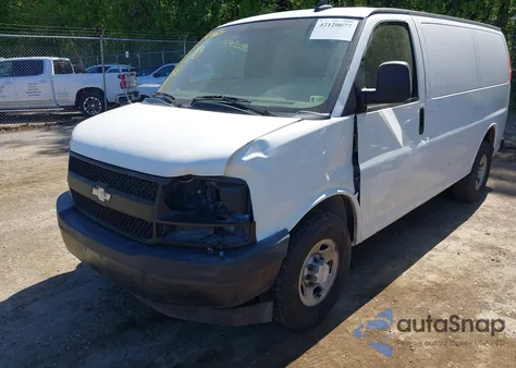 2017 Chevrolet Express 2500 Work Van z USA, uszkodzony, nr VIN 1GCWGAFFXH1342620
